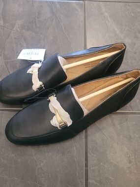 2/20 Black Loafers with Gold Accent Size 7 Office Corporate Quiet Luxury